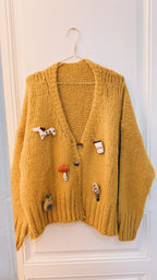 Chaqueta de punto mostaza con apliques