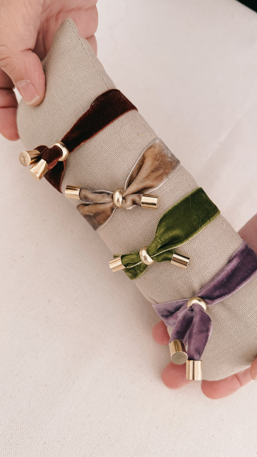 Pulseras Terciopelo Bordadas